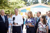 Επίσκεψη Μητσοτάκη στο πρώτο Ειδικό Πειραματικό Δημοτικό Σχολείο «Ρόζα Ιμβριώτη» στην Καισαριανή