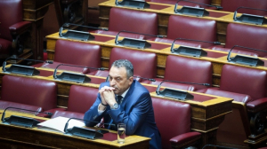 Υπό διάλυση οι Σπαρτιάτες: Διέγραψε τρεις βουλευτές ο B. Στίγκας