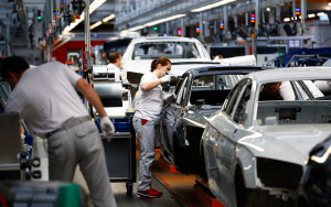 To 25% των εργαζομένων στην αυτοκινητοβιομηχανία θα χάσουν τις θέσεις εργασίας εξαιτίας της ηλεκτροκίνησης μέχρι το 2030