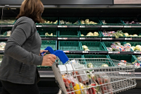 Βρετανία: Η ακρίβεια θερίζει τα νοικοκυριά