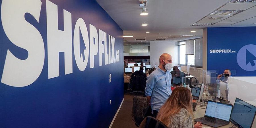 Shopflix: Έγινε… 100 και επιβεβαίωσε τον Xρήστο Καλογεράκη