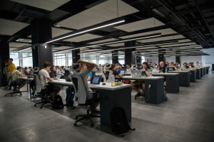 ΕΕ: Ο μέσος όρος εργασίας ανήλθε σε σχεδόν 36 ώρες το 2025