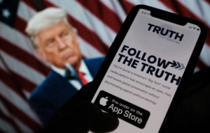 Χρηματιστήριο Νέας Υόρκης: Ντεμπούτο με το "δεξί" για το Truth Social του Τραμπ