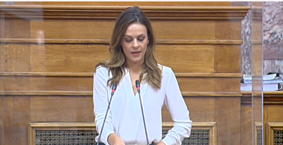 Αχτσιόγλου: Αποδίδει αδράνεια στην κυβέρνηση για τις ανατιμήσεις