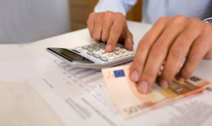 Πώς αμείβονται οι μισθωτοί ιδιωτικού τομέα που θα εργαστούν τον Δεκαπενταύγουστο