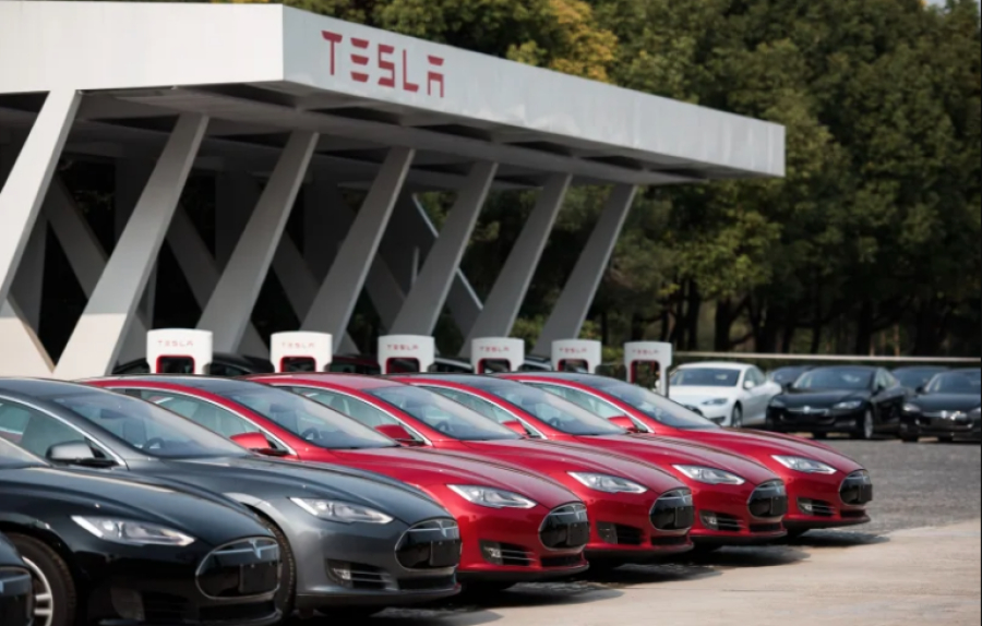 Tesla: Έσοδα ρεκόρ το 4ο τρίμηνο 2022, άνοδος της μετοχής άνω του 3%