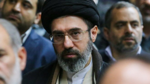 Ιράν-Μοτζταμπά Χαμενεΐ: Καλεί τις υπηρεσίες πληροφοριών να στοχοθετήσουν «εχθρούς στην πατρίδα και στο εξωτερικό»