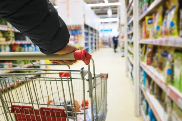 Ευρωβαρόμετρο: Καθολική η ανησυχία των Ελλήνων για το αυξανόμενο κόστος ζωής