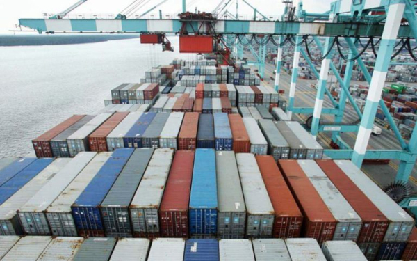 Το 82% των ελληνικών εξαγωγών προέρχεται μόλις από τρεις περιφέρειες