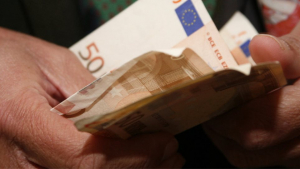 Κορονοϊός: Χαμηλός ο κίνδυνος μετάδοσης μέσω χαρτονομισμάτων - κερμάτων