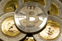 Το Bitcoin πέφτει κάτω από τα 27.000 δολάρια καθώς συνεχίζεται το sell off κρυπτονομισμάτων