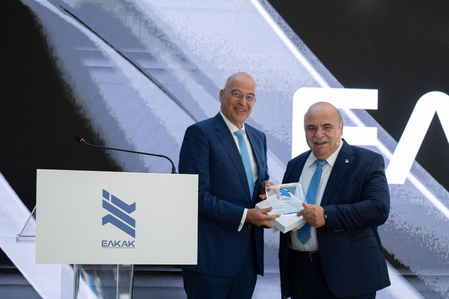 Από αριστερά: Νίκος Δένδιας, υπουργός Εθνικής ‘Αμυνας, Παντελής Τζωρτζάκης, πρόεδρος του ΕΛΚΑΚ