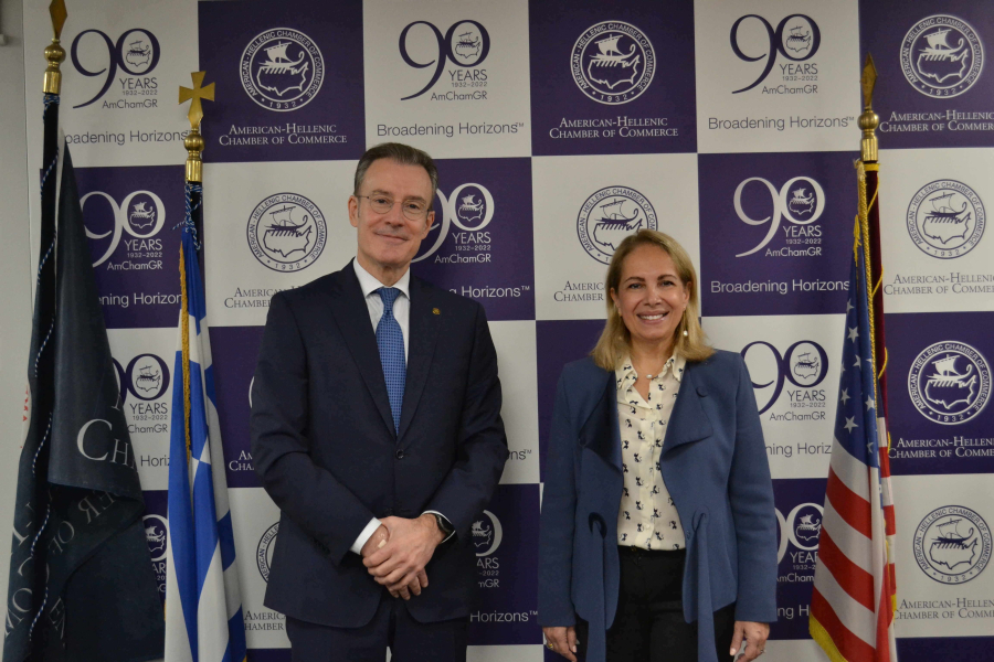 Η διευθύνουσα σύμβουλος της Ελληνικής Αναπτυξιακής Τράπεζας-HDB, Αθηνά Χατζηπέτρου και ο πρόεδρος του Ελληνοαμερικάνικου Επιμελητηρίου Νικόλαος Μπακατσέλος