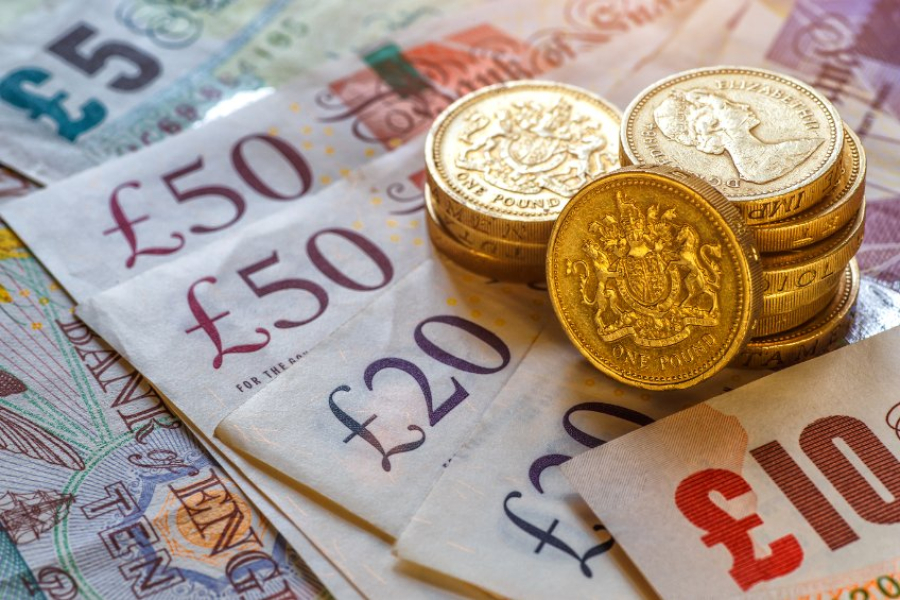 Νέο χαμηλό ρεκόρ έναντι του δολαρίου για τη στερλίνα