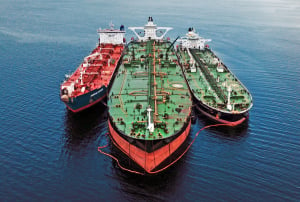 Ρωσικό πετρέλαιο: Συνεχίζονται αμείωτα οι μεταφορές μέσω θαλάσσης