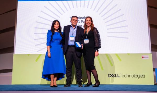 Από αριστερά | Άννα Τζιώτη, Country Marketing Manager, Greece, Cyprus, Malta, Bulgaria, Dell Technologies, Γιώργος Δαμανάκης, Πρόεδρος &amp; Διευθύνων Σύμβουλος, AMPLUS Technologies, Κατερίνα Αθανασοπούλου, Senior Marketing Director, Dell Technologies