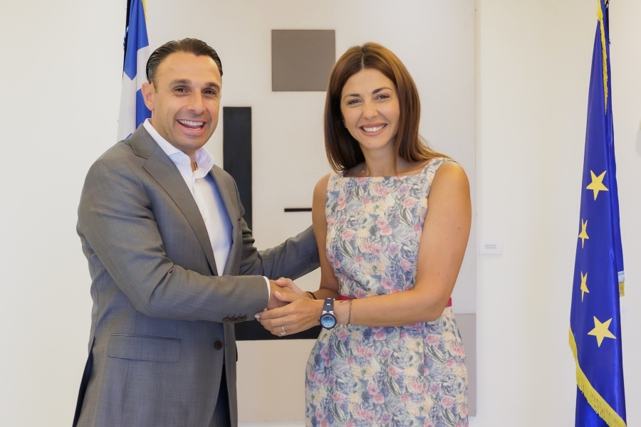 ΘΕΟΝΗ: Προσφορά καθαρού πόσιμου νερού σε σχολεία 9 νησιών