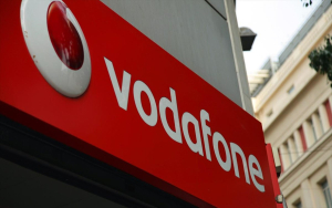H Vodafone συζητά σύμπραξη με την ανταγωνιστική της Three UK στην Βρετανία