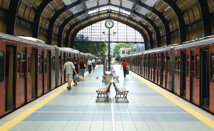 Εμπορικός Σύλλογος Πειραιά: Αναγκαία η υπογειοποίηση της Γραμμής 1 για την ανάπτυξη του Πειραιά