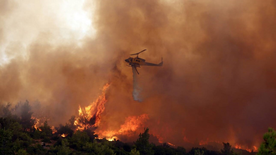 Φωτιά Βίλια: Οι φλόγες φτάνουν σε σπίτια στο Πανόραμα - Φόβοι για ισχυρότερους ανέμους