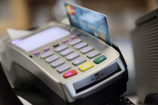 Διασύνδεση ταμειακών με POS: Από 1η Απριλίου πρόστιμα για τους παραβάτες