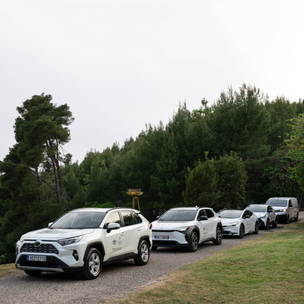 Toyota: Επίσημος συνεργάτης μετακίνησης της Ελληνικής Ολυμπιακής Λαμπαδηδρομίας «Παρίσι 2024».
