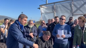 Το μπλόκο του Κάστρου Βοιωτίας επισκέφθηκε ο Λευτέρης Αυγενάκης