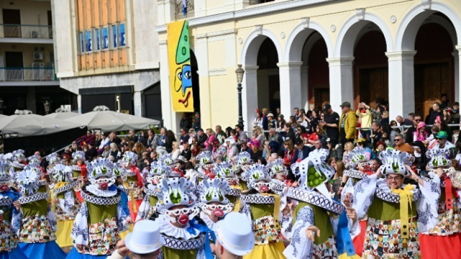 Πάτρα: Κορυφώνονται οι καρναβαλικές εκδηλώσεις με τις δύο μεγάλες παρελάσεις