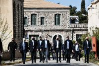 Στην ΠΥΡΚΑΛ ο Πρωθυπουργός - Μεταφορά 9 Υπουργείων και εξοικονόμηση 1 δισ. ευρώ