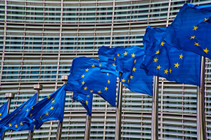 ΕΕ: Οι τέσσερις κρίσιμοι τεχνολογικοί τομείς για την οικονομική ασφάλεια της Ένωσης