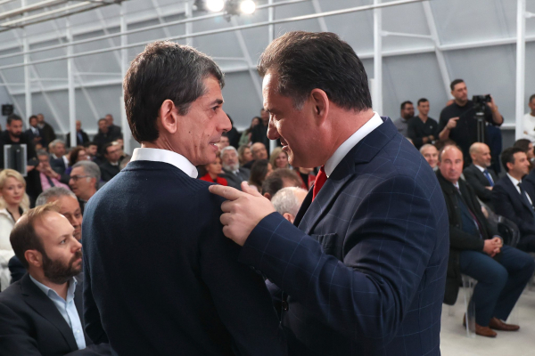 Η συμφιλίωση - έκπληξη Άδωνι και Νίκου Καρανίκα (ΣΥΡΙΖΑ) στο εργοστάσιο της Tikun Εurope