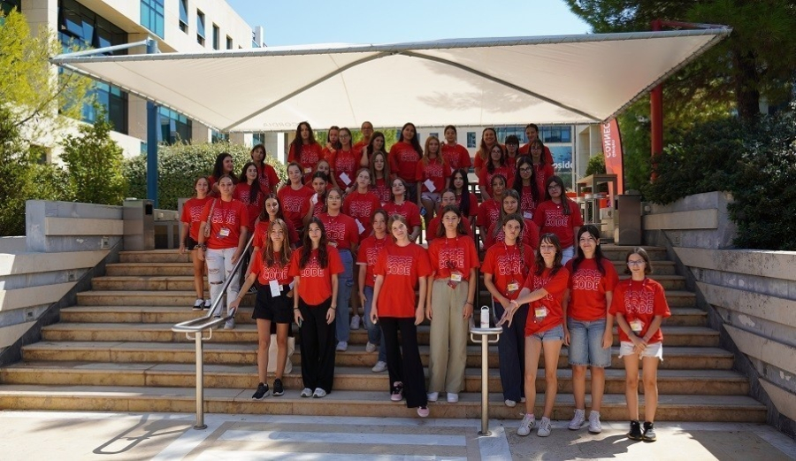 Code Like a Girl: Εδώ και 10 χρόνια η Vodafone συνδέει τα κορίτσια με την τεχνολογία