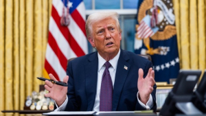 Ο Τραμπ απαγόρευσε την είσοδο στις ΗΠΑ σε υπηκόους 12 χωρών - η «μαύρη λίστα»