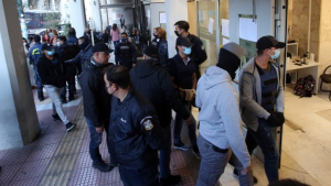 Καταδίωξη στο Πέραμα: Ενώπιον του ανακριτή οι επτά αστυνομικοί