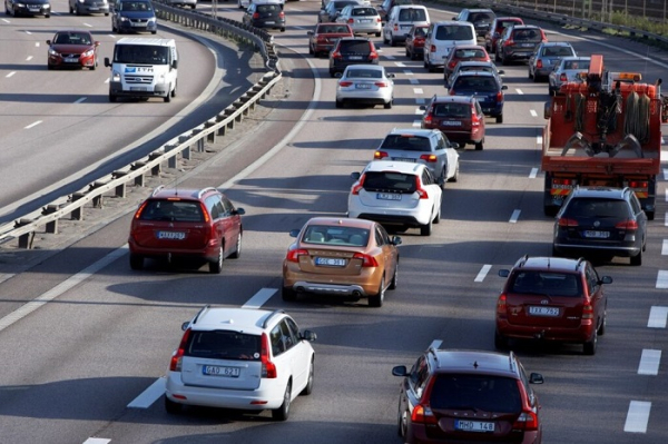 Πάσχα: Επιστρέφονται οι πινακίδες και οι άδειες οδήγησης και κυκλοφορίας