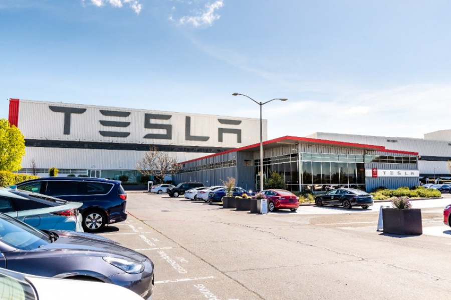 Tesla: Πρώην εργαζόμενοι κατέθεσαν αγωγή για παράνομες απολύσεις