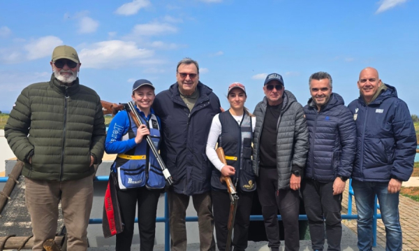 ΕΟΕ: Επίσκεψη και συγχαρητήρια του Ισίδωρου Κούβελου στην εθνική ομάδα σκοποβολής
