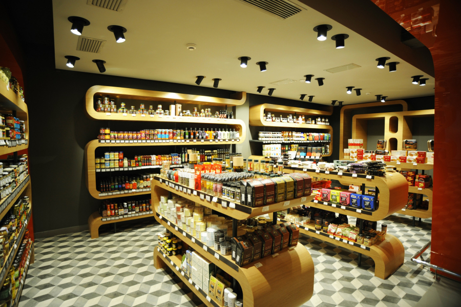 Flora: Ξεπέρασε τα 42 εκατ. τζίρο η «χρυσή» αλυσίδα σούπερ μάρκετ της Μυκόνου