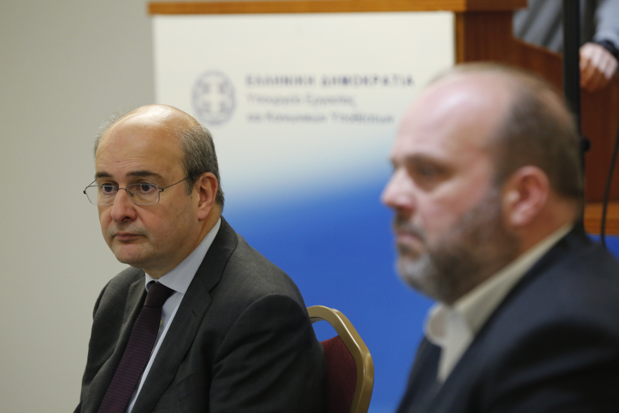 Χατζηδάκης: Τρεις μισθοί κέρδος σε σχέση με το 2019