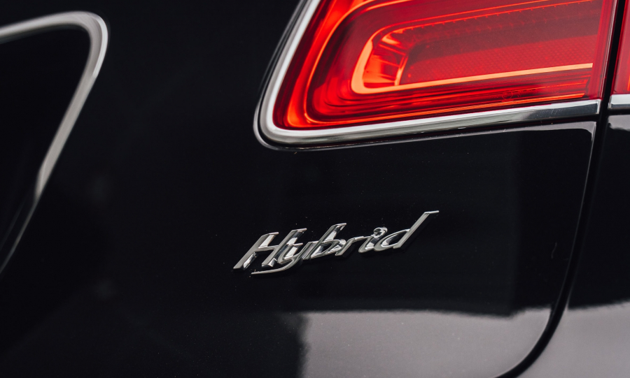 Αυτοκίνητο: Η Ευρώπη δίνει ψήφο εμπιστοσύνης στα υβριδικά οχήματα