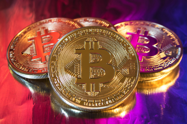 Συνεχίζει να ανακάμπτει το bitcoin, ξεπέρασε τα 31.000 δολάρια η τιμή του