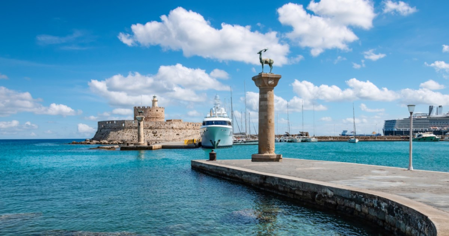 Ρόδος: Οι τουρίστες επέστρεψαν στο νησί μία εβδομάδα μετά τις πυρκαγιές