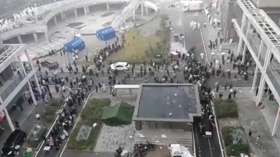 Κίνα: Διαδηλώσεις και επεισόδια στο μεγαλύτερο εργοστάσιο παραγωγής iPhone παγκοσμίως