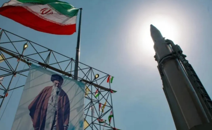 Το Ιράν παρουσίασε έναν νέο βαλλιστικό πύραυλο μεγάλου βεληνεκούς - Ανησυχία στη Δύση