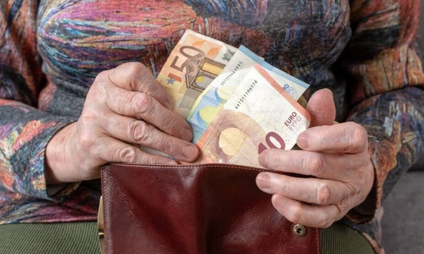 «Πάνε ταμείο» την Τετάρτη 30 Ιουνίου πάνω από 900.000 δικαιούχοι επιδομάτων και συντάξεων