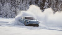H Porsche Taycan δέχεται το πρώτο ηλεκτρονικό update
