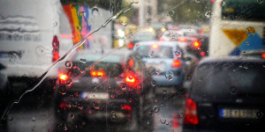 Κυκλοφοριακά προβλήματα, λόγω βροχής - Χάος στην Ποσειδώνος