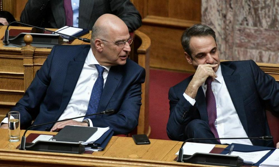 Συνάντηση Μητσοτάκη - Δένδια στο Μαξίμου (vid)