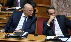 Συνάντηση Μητσοτάκη - Δένδια στο Μαξίμου (vid)