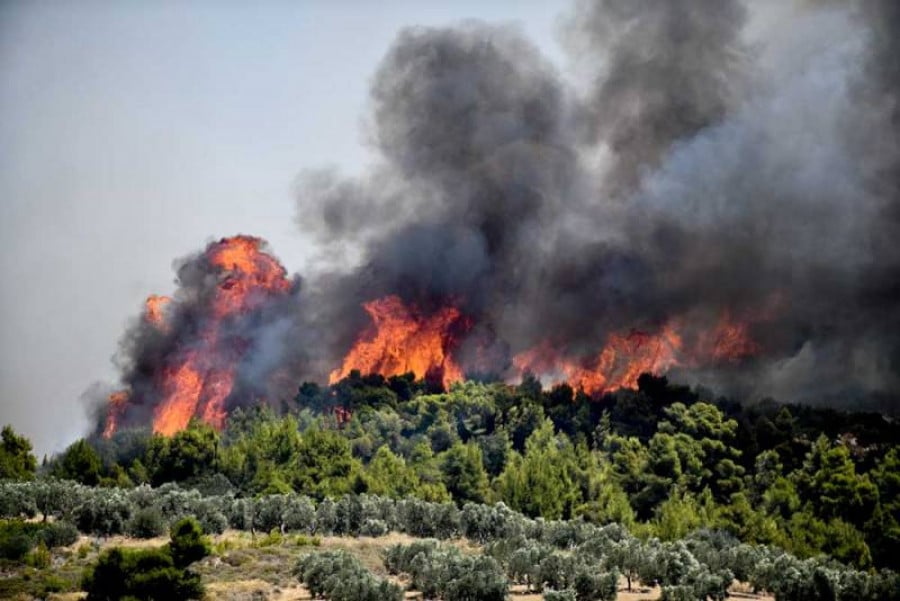 Φωτιά στην Κέα - Έρχονται ενισχύσεις από Λαύριο